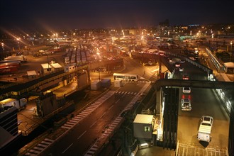 France, Haute Normandie / angleterre, seine maritime, le havre / portsmouth, traversee trans manche, a bord du ferry boat, norman voyager, navigation, nuit, debarquement des vehicules a portsmouth,