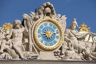 Château de Versailles, horloge de la cour de marbre