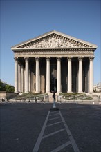 France, ile de france, paris 8e arrondissement, place de la madeleine, eglise de la madeleine, facade, architecte vignon, colonnes, fronton, sculpture,