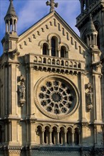 France, ile de france, paris 11e arrondissement, 71 boulevard voltaire, eglise saint ambroise, detail facade, rose, statues, sculpture, architecte theodore ballu,