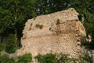 vestiges de mur gallo romain
sur les berges de l'Iton