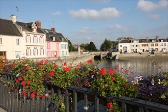 France, Basse Normandie, calvados, bessin, Isigny sur mer, embouchure de la vire, littoral, pont, maisons, port,