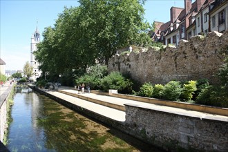 France, Haute Normandie, eure, pays d'evreux, evreux, mur gamllo romain au fil de l'iton, beffroi,