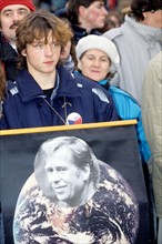 tchecoslovaquie, prague, 29 decembre 1989, Vaclav Havel vient d'etre elu president avec plus de 80% des suffrages, scene de liesse, place venceslas,