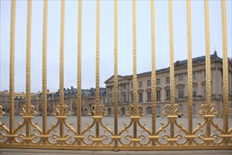 France, Ile de France, Yvelines, Versailles, chateau de Versailles, cour royale, pavillon, grille,