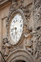 France, Ile de France, Yvelines, Versailles, dependances du chateau de Versailles, grand commun, 1 rue de l'independance americaine, detail angelot et horloge,