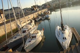 France, Basse Normandie, Calvados, Deauville, hotel normandy, port, voiliers, bassin des visiteurs,