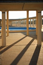 France, Basse Normandie, Calvados, Deauville, front de mer, colonnes, etablissement des bains de mer, cabines, ombres et lumieres,