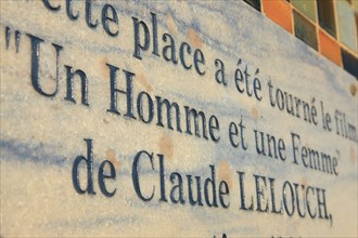 France, Basse Normandie, Calvados, Deauville, les planches, plaque commemorative du tournage du film un homme et une femme de claude lelouch,