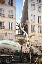 France, Ile de France, paris 3e arrondissement, rue des gravilliers, toupie de beton, rehabilitation d'un petit batiment entre deux grands;
