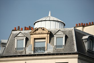 France, paris 5e, detail d'une toiture a l'angle du boulevard st germain et rue des fosses saint bernard, lucarnes, rotonde,
