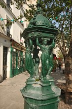France, Ile de France, paris 5e arrondissement, rue de la bucherie, fontaine wallace devant la librairie shakespeare & company,