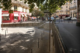 France, Ile de France, paris 5e arrondissement, rue saint victor, voies a hauteur differente, rue des ecoles, escaliers et rampe,