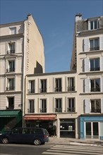 France, Ile de France, paris 5e arrondissement, 89 rue monge, petit batiment entre deux grands,