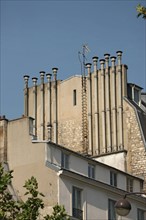 France, paris, quai de conti, bord de seine, pignon avec tuyauteries de cheminees,