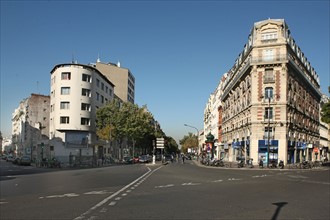 France, Ile de France, paris 11e arrondissement, avenue de la republique, angle avec le boulevard de menilmontant, batiment d'angle aigu, rue du chemin vert,