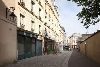 France, Ile de France, paris 13e arrondissement, rue vandrezanne, rives contrastees, grands immeubles face a des petites habitations,