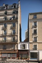 France, Ile de France, paris 13e arrondissement, 45 rue pascal, petit batiment entre deux immeubles,