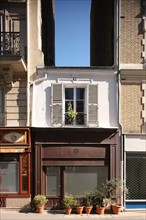 France, Ile de France, paris 13e arrondissement, 45 rue pascal, petit batiment entre deux immeubles,