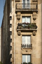 France, paris 14e arrondissement, boulevard raspail, immeuble haussmannien avec ses pierres d'attente,