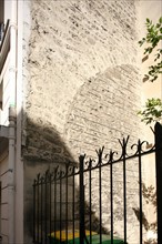 France, Ile de France, paris 15e arrondissement, 57 rue de l'abbe groult, immeuble en retrait, ancienne trace d'une voute,