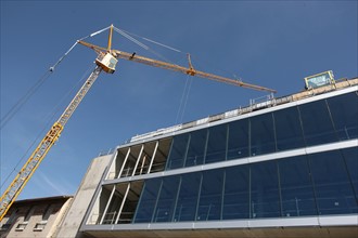 France, Ile de France, paris 15e arrondissement, rue vigee lebrun, batiment en construction, grue,
