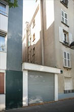 France, paris 15e arrondissement, 181 rue saint charles, batiment bas entre deux immeubles,
