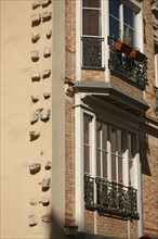 France, paris 15e arrondissement, rue sebastien mercier, pierres d'attente, bow window,