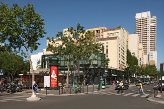 France, paris 15e arrondissement, place charles michels, angle de la rue emile zola et la rue saint charles, immeuble en recoins,