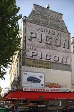 France, Ile de France, paris 17e arrondissement, angle avenue de saint ouen et rue collette, pignon, facade brute,