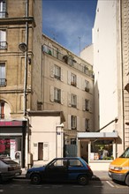 France, Ile de France, paris 17e arrondissement, 3 rue guy moquet, petite boutique dans un triangle,
