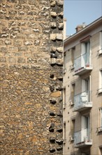 France, Ile de France, paris 18e arrondissement, 227 rue marcadet, mur sur une parcelle vide devenu le square carpeaux, detail des pierres d'attente,