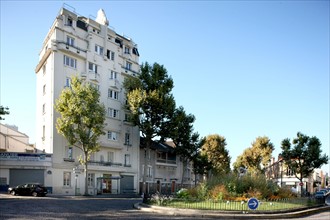 France, Ile de France, paris 19e arrondissement, place rhin et danube, hauts batiments et petits,