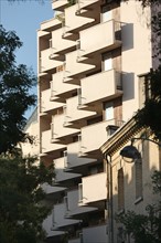 France, Ile de France, paris 20e arrondissement, 91 rue des pyrenees, immeuble en zig zag, detail balcons,