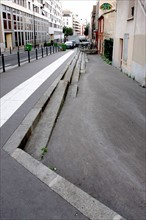 France, Ile de France, paris 20e arrondissement, rue de buzenval, difference de hauteur au niveau du no101,