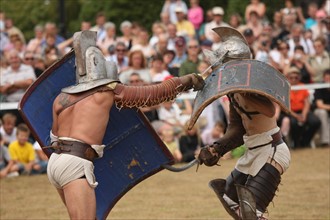 France, Haute Normandie, eure, le vieil evreux, site gallo romain de gisacum, journees gallo romaines, 15 aout 2010, combat de gladiateurs,