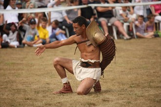 France, Haute Normandie, eure, le vieil evreux, site gallo romain de gisacum, journees gallo romaines, 15 aout 2010, combat de gladiateurs,