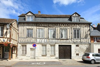 France, Haute Normandie, eure, pont de l'arche, pays de seine et eure, habitat, patrimoine, rue prieur, maison restauree par la societe art lequin,