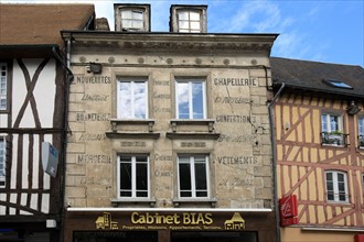 France, Haute Normandie, eure, pont de l'arche, pays de seine et eure, habitat, patrimoine, maison place hyacinthe langlois,