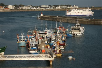 France, Bretagne, morbihan, quiberon, port maria, bateaux, chalutiers, ferry assurant la liaison avec belle ile en mer, compagnie oceane,