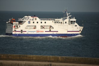 France, Bretagne, morbihan, quiberon, port maria, bateaux, chalutiers, ferry assurant la liaison avec belle ile en mer, compagnie oceane,