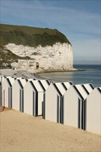 France, Haute Normandie, seine maritime, pays des hautes falaises, yport, falaise et front de mer, cabines de bains,