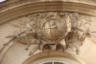 France, Haute Normandie, eure, le bec hellouin, abbaye du bec, detail ornements exterieurs, medaillon figurant saint benoit,