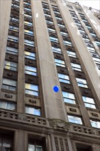 usa, etat de New York, New York City, Manhattan, financial district, ballon qui s'envole devant un building,