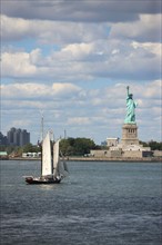 usa, etat de New York, New York City, Manhattan, financial district, pointe de Manhattan, ferry pour Staten Island, buildings, baie, bateaux, statue de la liberte, Bartholdi,