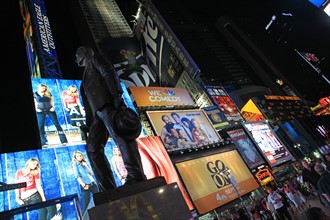 usa, etat de New York, New York City, Manhattan, Midtown, Broadway, vers Times Square, neons, nuit,