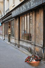 France, ile de france, paris 11e arrondissement, rue du marche popincourt, brocantes, la belle lurette, 
Date : 2011-2012