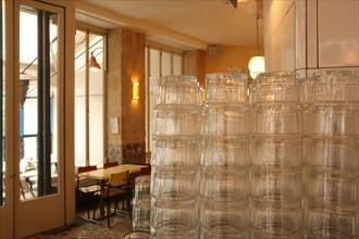 France, ile de france, paris 11e arrondissement, 41 rue de charonne, le pause cafe, bar, restaurant, verres, 
Date : 2011-2012