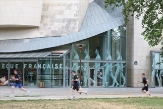 Cinematheque francaise, 51 rue de Bercy, Paris 12e arrondissement


Architecte : Frank O. Gehry


Batiment inaugure en 1994.
Date : 2011-2012