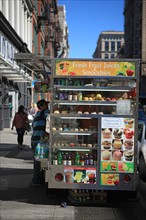 usa, state of New York, NYC, Manhattan, Soho, vendeur ambulant de jus de fruits,